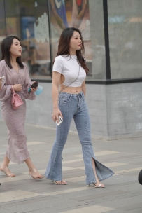 【精选街拍】Vol.3156 甜美动人喇叭牛仔裤 [137P-1.98GB]